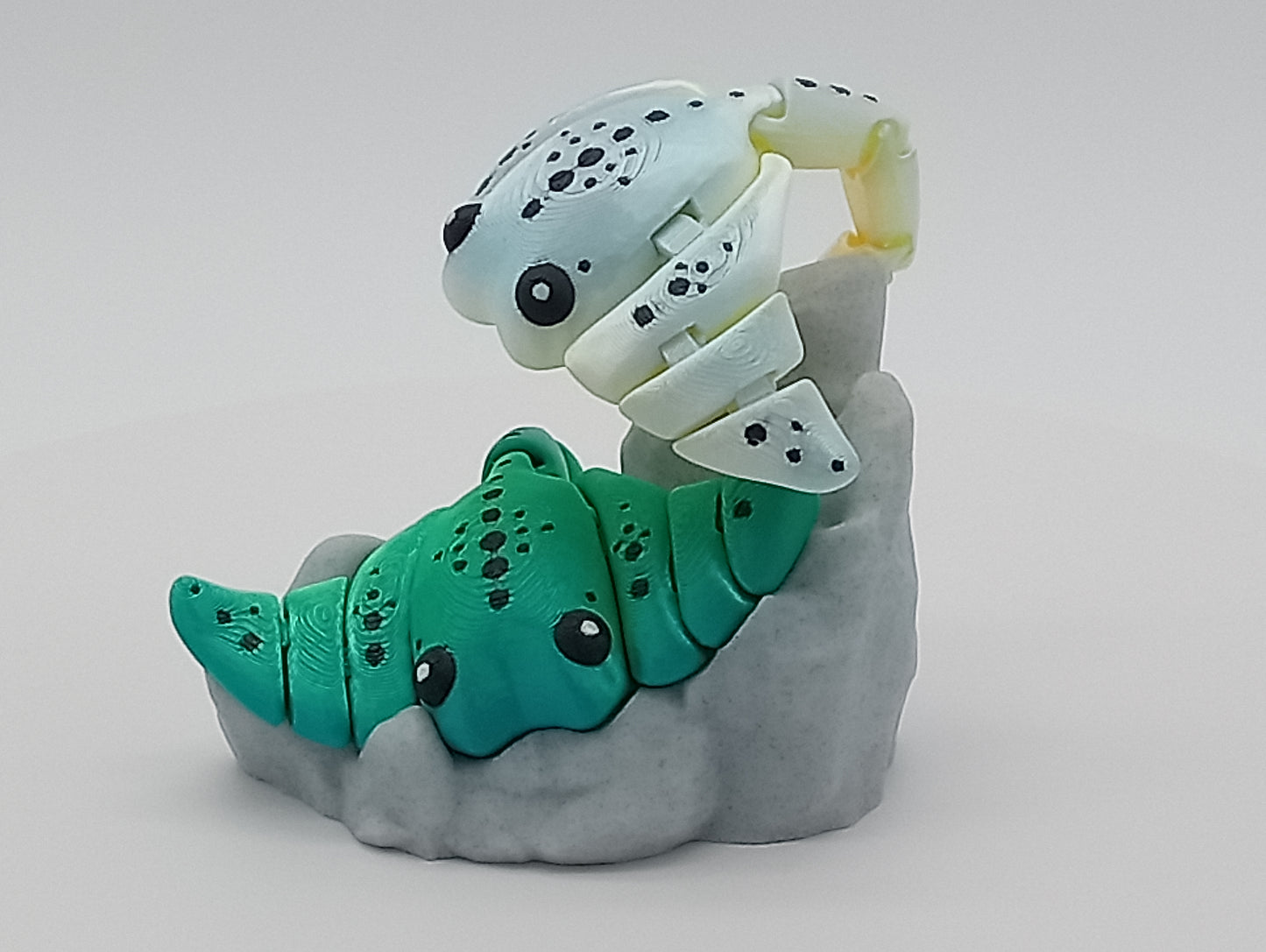 Articulated Stingray Set | 2 Stingrays + Rock Display Stand
